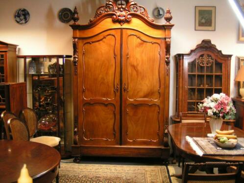 artikelnr. 1600302 Antieke Mahonie Biedermeier Kuifkast: prijs €1750,- euro
Planken op hoogte verstelbaar, zijkanten met panelen.

Zeldzaam exemplaar, museumkwaliteit.

H: 2.70m x D: 50cm x B: 1.50m

Voor meer informatie zie onze site of andere advertenties.
Keywords: Antieke Mahonie Biedermeier Kuifkast