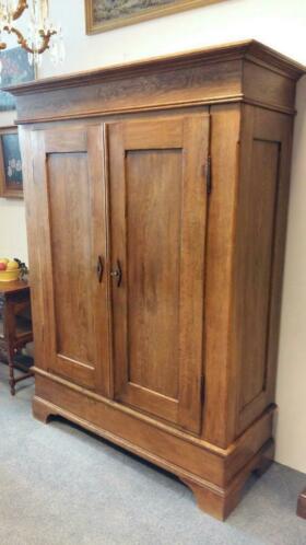 Verkocht artikelnr. 1600263 Antieke Slavische Eikenhouten Kast.
Antieke Slavische Eikenhouten Kast
Kast is in uitmuntende staat!
Maten B 1.44 D 57 H 1.94 cm
Planken zijn in hoogte verstelbaar
Keywords: Antieke Slavische Eikenhouten Kast