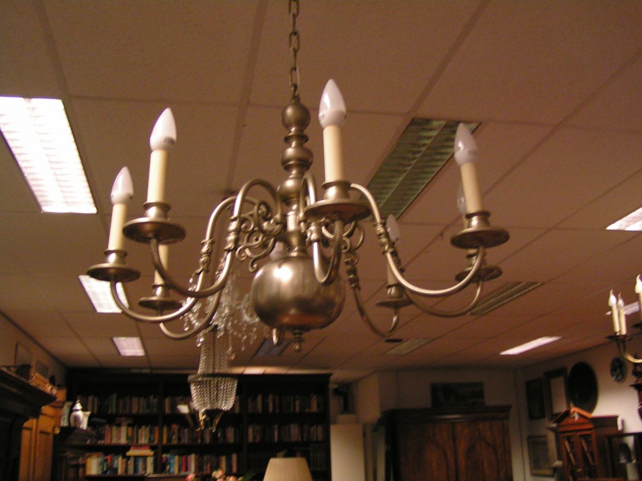 artikelnr. 1600284 Balkroon Zilverkleurig: prijs €125,- euro
7 kaarsen.

80cm breed, in nieuwstaat.
Keywords: Balkroon Zilverkleurig: