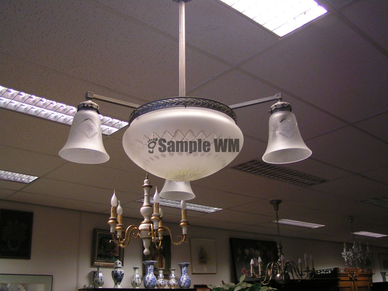 Verkocht artikelnr. 1600336 Art Deco Kroonluchter Jaren 50.
Retro Hanglamp in zeer goede staat.

Hoogte: 70cm

Doorsnede: 70cm

Uniek exemplaar.
Keywords: Art Deco Kroonluchter Jaren 50