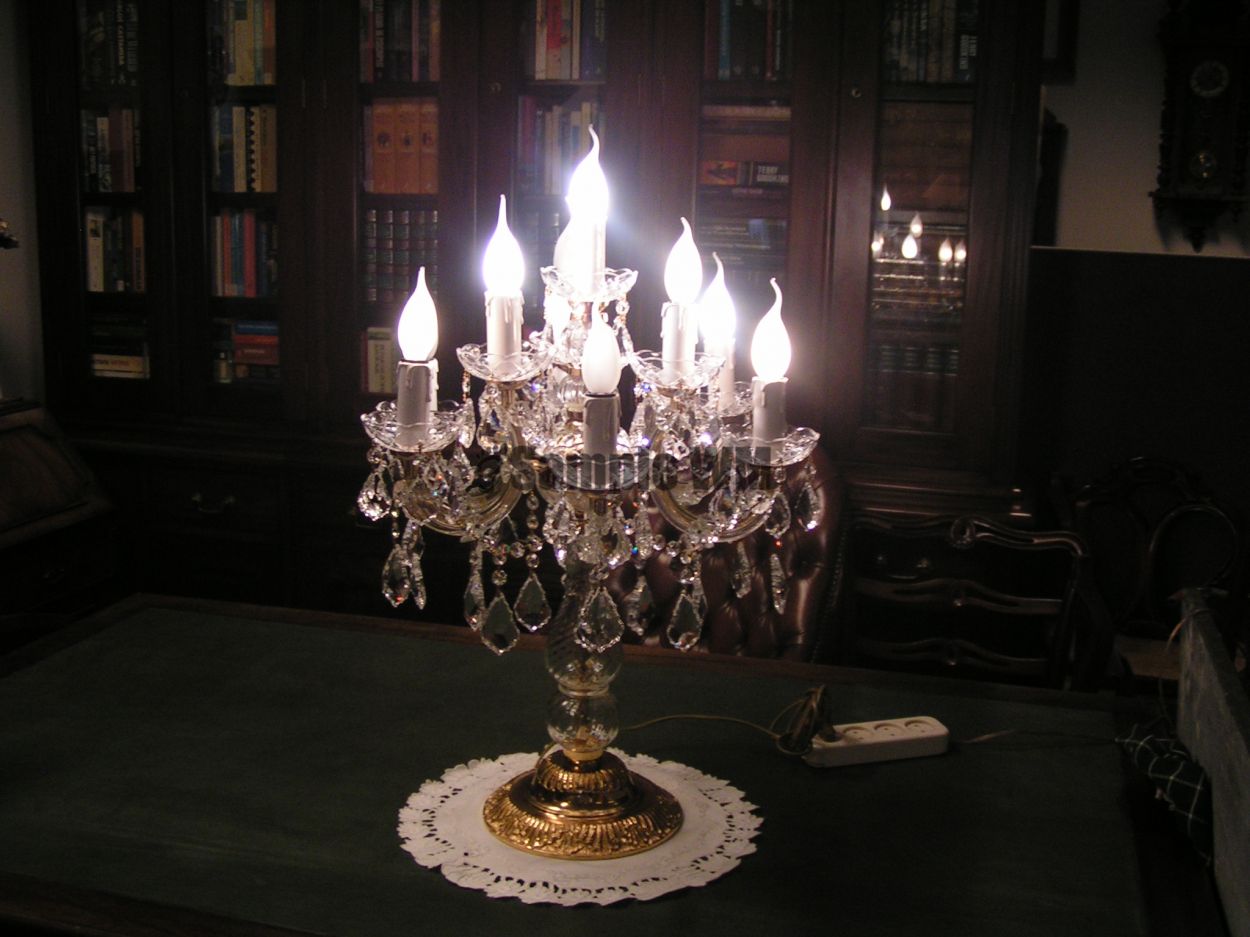 Verkocht artikelnr. 1600362 Staande Kristallen Kroonluchter 10 lampen.
Beschrijving
afmetingen: 76cm x 50cm

6 armig.

In nieuwstaat.

Juweel van een Lamp!
Keywords: Staande Kristallen Kroonluchter 10 lampen