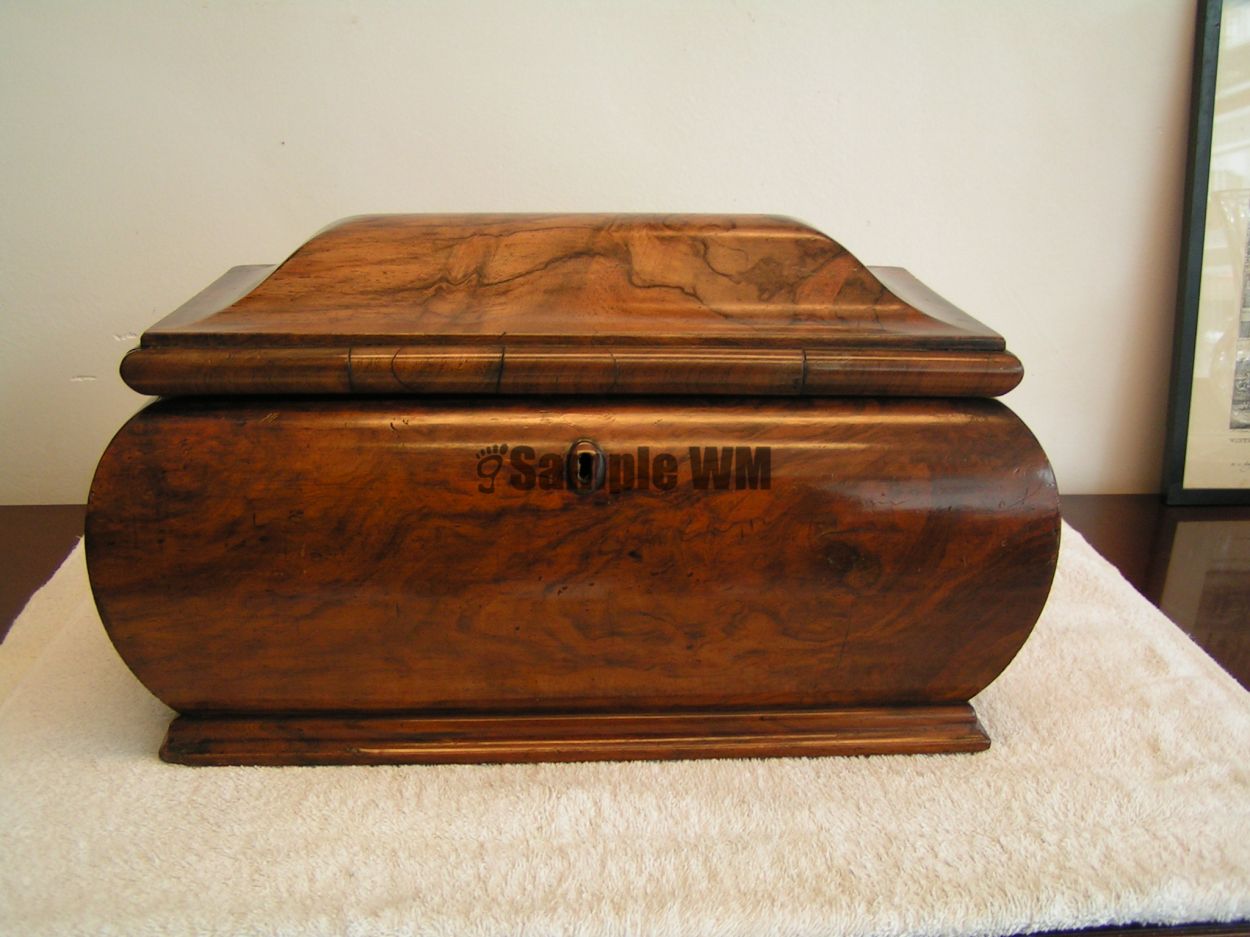 Verkocht artikelnr. 1600323 Antieke Palisanderhouten Biedermeier Theekistje
Uniek exemplaar, vroeg biedermeier, puntgaaf.

B: 36cm x D: 20cm x H: 20cm
Keywords: Antieke Palisanderhouten Biedermeier Theekistje