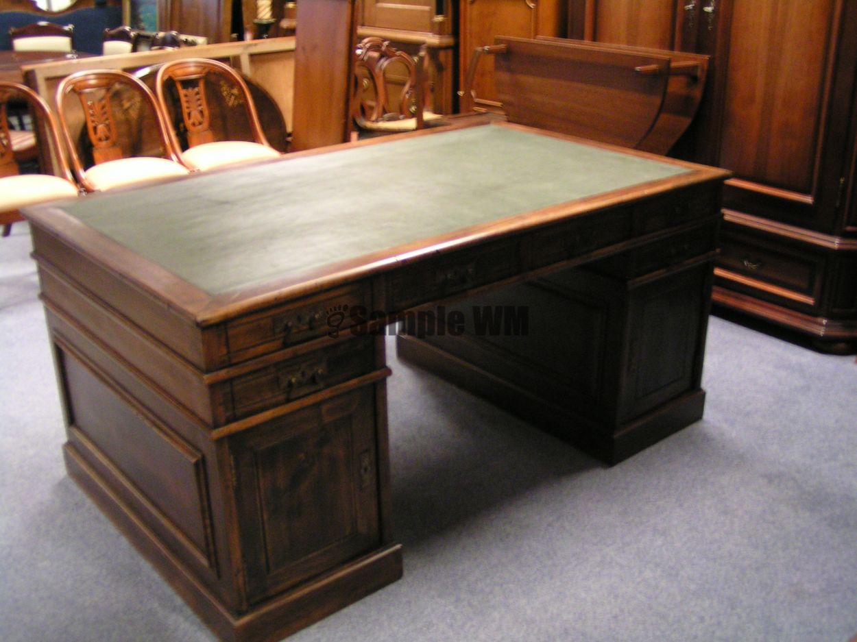 Verkocht artikelnr. 1600344 Antiek Engels Mahonie Partnerdesk
Met groen lederen blad, met lades en deuren.

Alles afsluitbaar!

In zeer goede staat.

afmetingen: 1.01m Breed x 1.68 Lengte x Hoog: 80cm
Keywords: artikelnr. 1600344 Antiek Engels Mahonie Partnerdesk: prijs � 795 euro