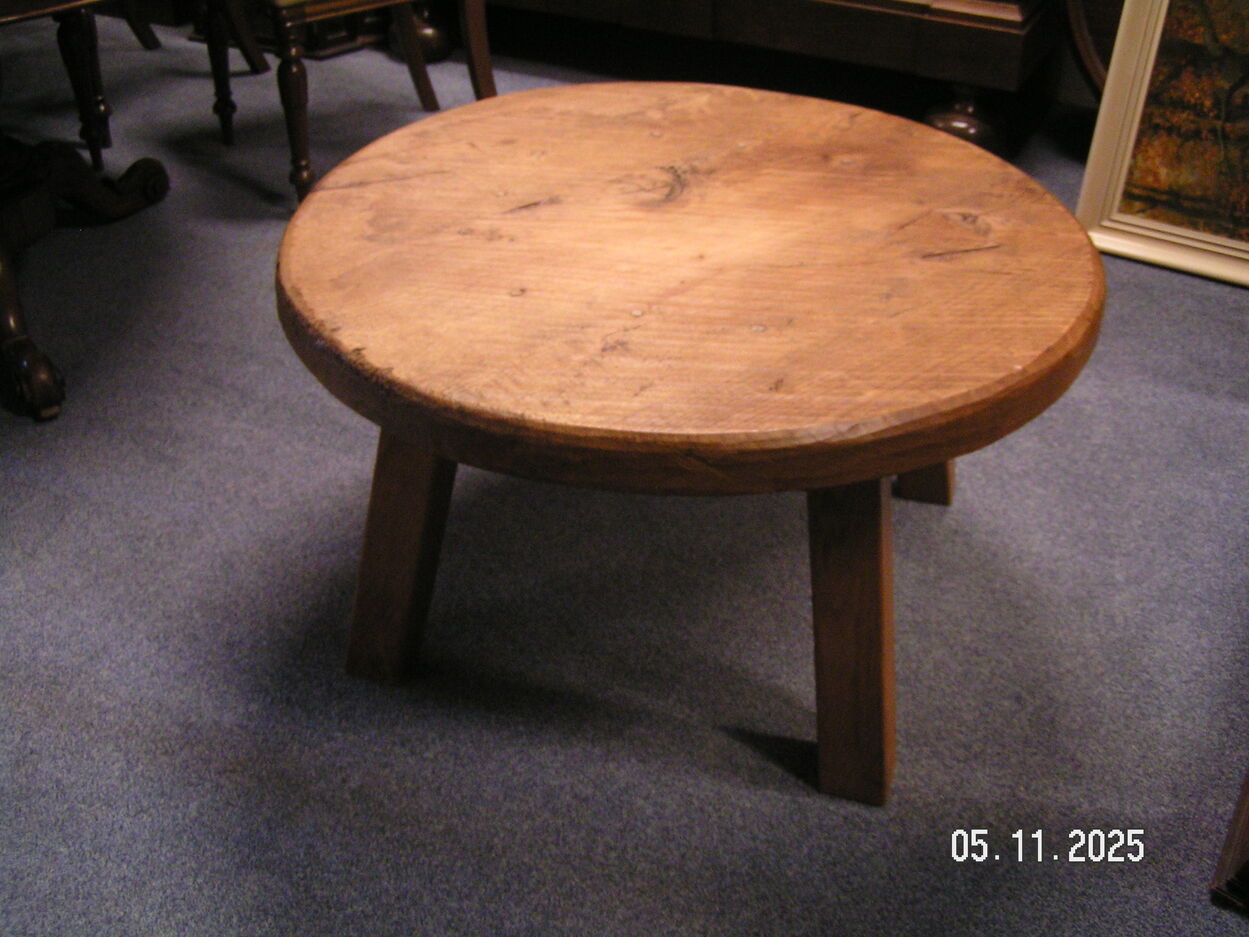 artikelnr. 1602044 Antieke Brutalistische Massief Eiken Salontafel in zeer goede staat. prijs �395,- euro
