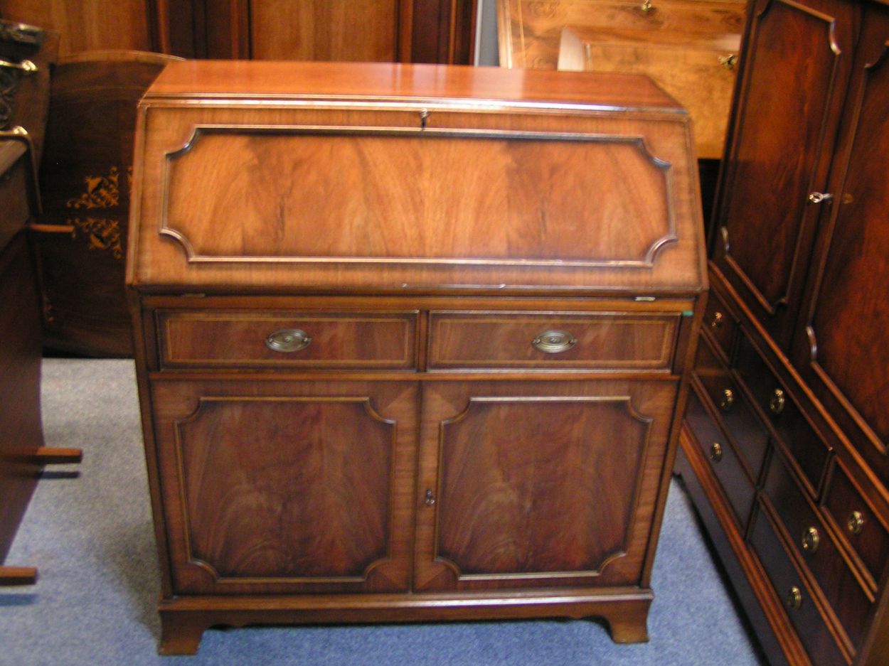 Verkocht artikelnr. 1600296 Diverse klepsecretaires.
in zeer goede staat, ook een exemplaar van de Heldense erbij.
Diversen soorten en maten en in diverse houtsoorten.

395 euro per stuk, naar keuze.
Voor meer informatie zie onze site of andere advertenties.
