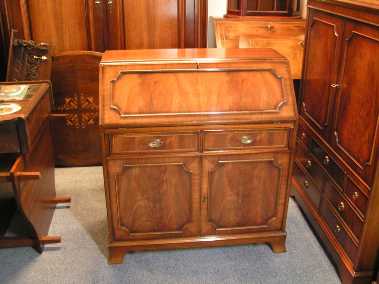 Verkocht artikelnr. 1600296 Diverse klepsecretaires.
in zeer goede staat, ook een exemplaar van de Heldense erbij.
Diversen soorten en maten en in diverse houtsoorten.

395 euro per stuk, naar keuze.
Voor meer informatie zie onze site of andere advertenties.
