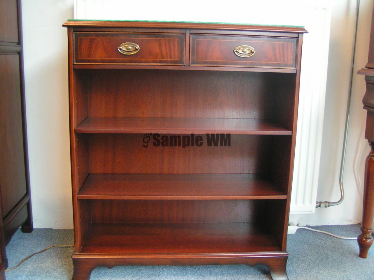  Verkocht artikelnr. 01600853 Heldense Boekenkastje van Mahonie/Taxus in Nieuwstaat.
Heldense Boekenkastje van Mahonie in Nieuwstaat!
Met 2 laden met intarsia ingelegd blad
Met 2 planken verstelbaar.
79 x 30 x 89 cm
31 x 19 x 35 inch.
Keywords: Heldense Boekenkastje van Mahonie/Taxus in Nieuwstaat!