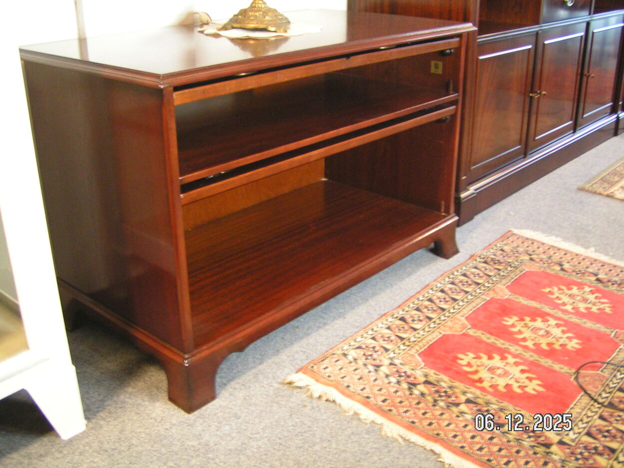 artikelnr. 1602059 HELDENSE EXCLUSIVE MAHONIE TV/AUDIO-KOMMODE in NIEUWSTAAT prijs €699,- euro.
