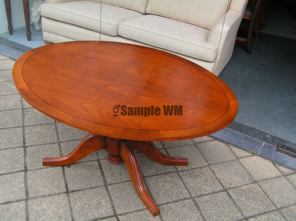 Verkocht artikelnr. 1600360 Kersenhouten Ovale Salontafel.
intarsia gelegd.

in nieuwstaat!

L: 115cm x B: 86cm x 58cm hoog.
Keywords: Kersenhouten Ovale Salontafel: