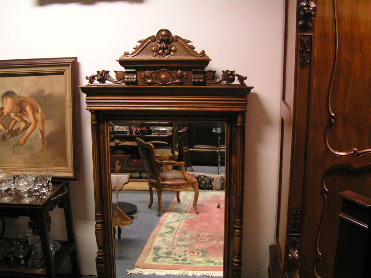 artikelnr. 1602036 Antieke Eikenhouten Spiegel Facet Geslepen Glas in Zeer Goede Staat. prijs €349,- euro
Zeer Mooie Antieke Spiegel in Zeer Goede Staat. Afm H 1.60 B 94 cm
