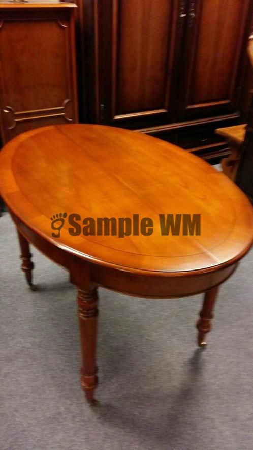 Verkocht artikelnr. 1600340 Kersenhouten Tafel met vier stoelen.
Massief kersenhouten tafel met vier stoelen,
Tafel is uitschuifbaar met twee tussen bladen.
Tafel staat op messing wielen en is nieuw!
Dit is een top kwaliteits tafel met stoelen van een uitmuntende kwaliteit!
Maten; totaal van twee bladen B 1.22m L 1.62m
Tussen bladen zijn; 40 cm
Keywords: artikelnr. 1600340 Kersenhouten Tafel met vier stoelen