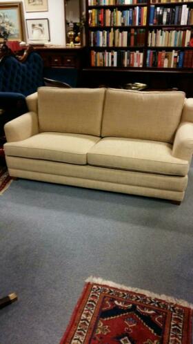 Verkocht artikelnr. 1600260 Bank 2- zits Kessels meubels 
Bank 2- zits van het merk Kessels nieuw.
Dit is een kwaliteits Bank met een zeer mooie Bekleding.
Maten; B 1.75 D 85 Zithoogte 44 cm.
Keywords: zitbank bankstellen