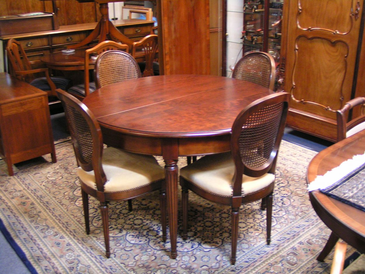 Verkocht artikelnr. 1600303 Mahonie Eetkamertafel met 4 stoelen.

55 cm tussenblad, diameter 1.20m

Hoogte 76cm

4 fraaie Stoelen met Webbing rug.

Keywords: artikelnr. 1600303 Heldense Exclusive Mahonie Eetkamertafel met 4 stoelen: Prijs op aanvraag