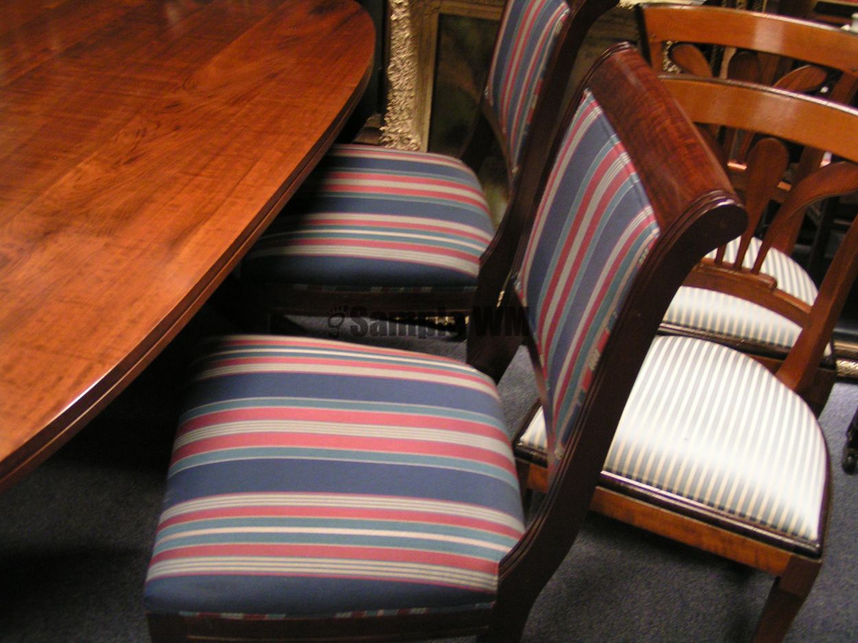 Verkocht artikelnr. 1600364 Grote Ovale Mahoniehouten Eettafel.
Mahonie, handgemaakt in Zuid Afrika. In nieuwstaat.

Met 6 Engelse Regency Style stoelen, waarvan 2 met armleuning, mooi nieuw Velours gestoffeerd.

B: 1.05m x L: 1.98m x H: 74cm
Keywords: Verkocht artikelnr. 1600364 Grote Ovale Mahoniehouten Eettafel.