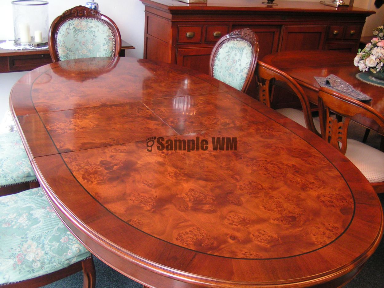 Verkocht artikelnr. 1600365 Eetkamertafel Wortelnoten Uitschuifbaar.
In nieuwstaat.

Intarsia ingelegd.

Met 6 fraai velours gestoffeerde stoelen, waarvan 2 met armleuning.

H: 79cm x B: 1.09m x L: 1.63m
Keywords: Eetkamertafel Wortelnoten Uitschuifbaar met stoelen