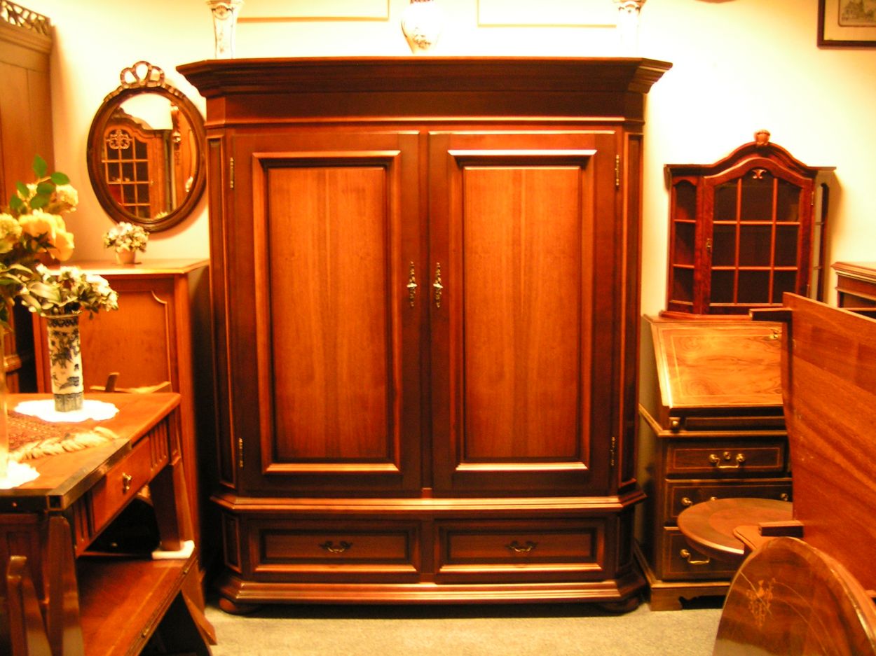 Verkocht artikelnr. 1600293 Mahoniehouten kast van Peerdijk & Groeneveld.
Wandmeubel Peerdijk & Groeneveld B.V. Meubelindustrie
Dit is een kwaliteits meubel!
Kast is makkelijk te demonteren

H: 1.93m x B: 1.60m x D: 50 cm

in nieuwstaat.
Keywords: Mahoniehouten kast van Peerdijk & Groeneveld B.V.