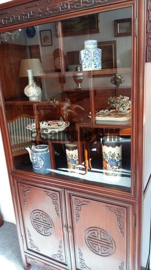 Verkocht artikelnr. 1600374 Oosterse / Chinese Vitrinekast.
Chinese Vitrinekast in uitmuntende staat. Traditioneel gemaakt met zeer mooi Oosters teak-houtsnijwerk.

Zeer uniek exemplaar!

Afmetingen: B: 90cm x D: 40cm x H: 180cm
Keywords: artikelnr. 1600374 Oosterse / Chinese Vitrinekast.