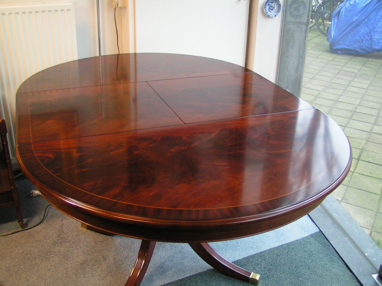 artikelnr. 1600292 Heldense Exclusive Mahonie Eetkamertafel met 4 stoelen: Prijs op aanvraag
Diameter: 1.10m x uitschuifbaar geschikt voor 6 personen.
Tussenblad: 45cm

Tafel is gloednieuw, gisteren uit de fabriek.

Intarsia ingelegd.

Hoogwaardige metalen geleiders.

evt. met 4 bijpassende stoelen eveneens gloednieuw.

Meerdere exemplaren op voorraad naar keuze.
