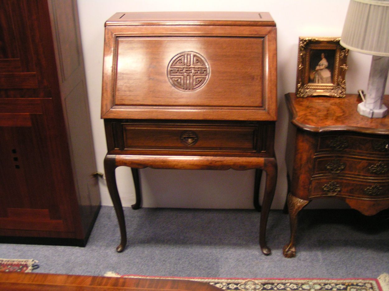 Verkocht artikelnr. 1600321 Klep Secretair
Beschrijving
Oosters massiek teakhouten klep secretair, in zeer goede staat.

afmetingen: B: 73 cm x d: 43 cm x H: 1.10m
Keywords: artikelnr. 1600321 Klep Secretair