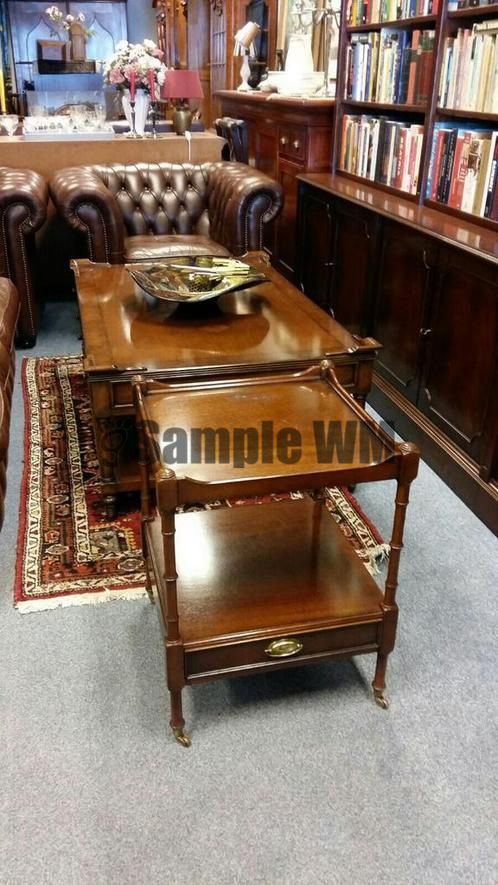 Verkocht artikelnr. 1600344 Heldense Mahoniehouten Bijzettafel op Messing wielen.
Heldense Exclusief Mahoniehouten Bijzettafel op Messing wielen, in zeer goede staat!
Maten; 45 � 45 � 61 cm
18 � 18 � 24 inch.
Voor meer informatie zie onze site of andere advertenties
Keywords: Heldense Mahoniehouten Bijzettafel op Messing wielen