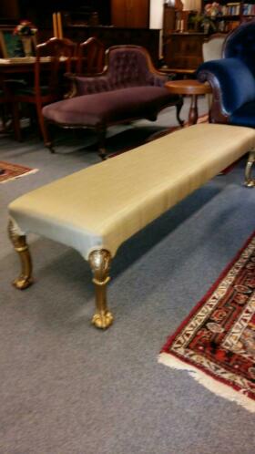 Verkocht artikelnr. 1600277 Bankje Chippendale stijl zijde gestoffeerd.
Bankje Chippendale stijl met zijde gesorteerd in nieuwstaat!
Maten; B 1.25m D 47cm H 87cm
Keywords: Bankje Chippendale stijl zijde gestoffeerd