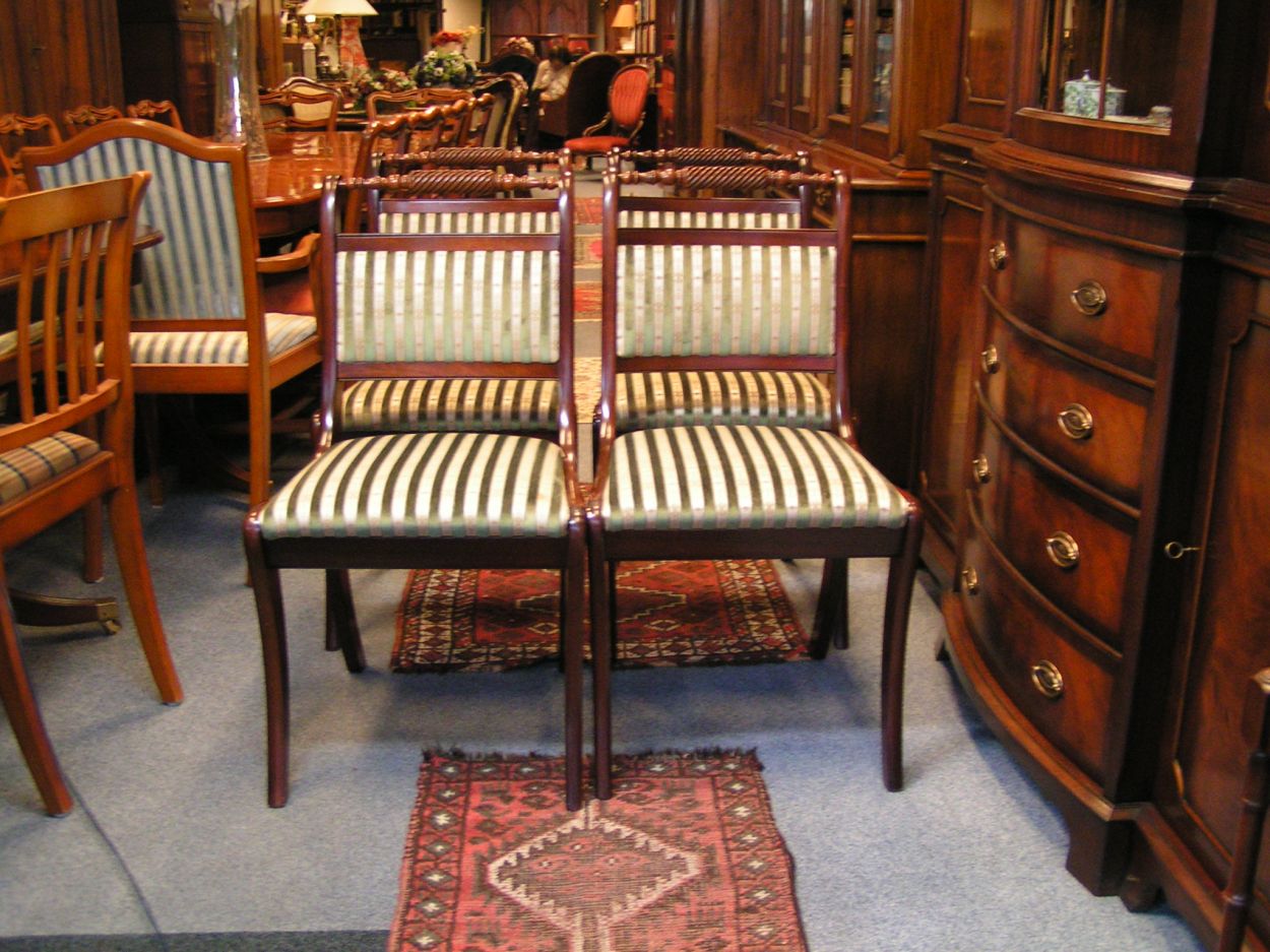 artikelnr. 1600292 Heldense Exclusive Mahonie Eetkamertafel met 4 stoelen: Prijs op aanvraag
Diameter: 1.10m x uitschuifbaar geschikt voor 6 personen.
Tussenblad: 45cm

Tafel is gloednieuw, gisteren uit de fabriek.

Intarsia ingelegd.

Hoogwaardige metalen geleiders.

evt. met 4 bijpassende stoelen eveneens gloednieuw.

Meerdere exemplaren op voorraad naar keuze.
Keywords: Heldense Exclusive Mahonie Eetkamertafel met 4 stoelen: