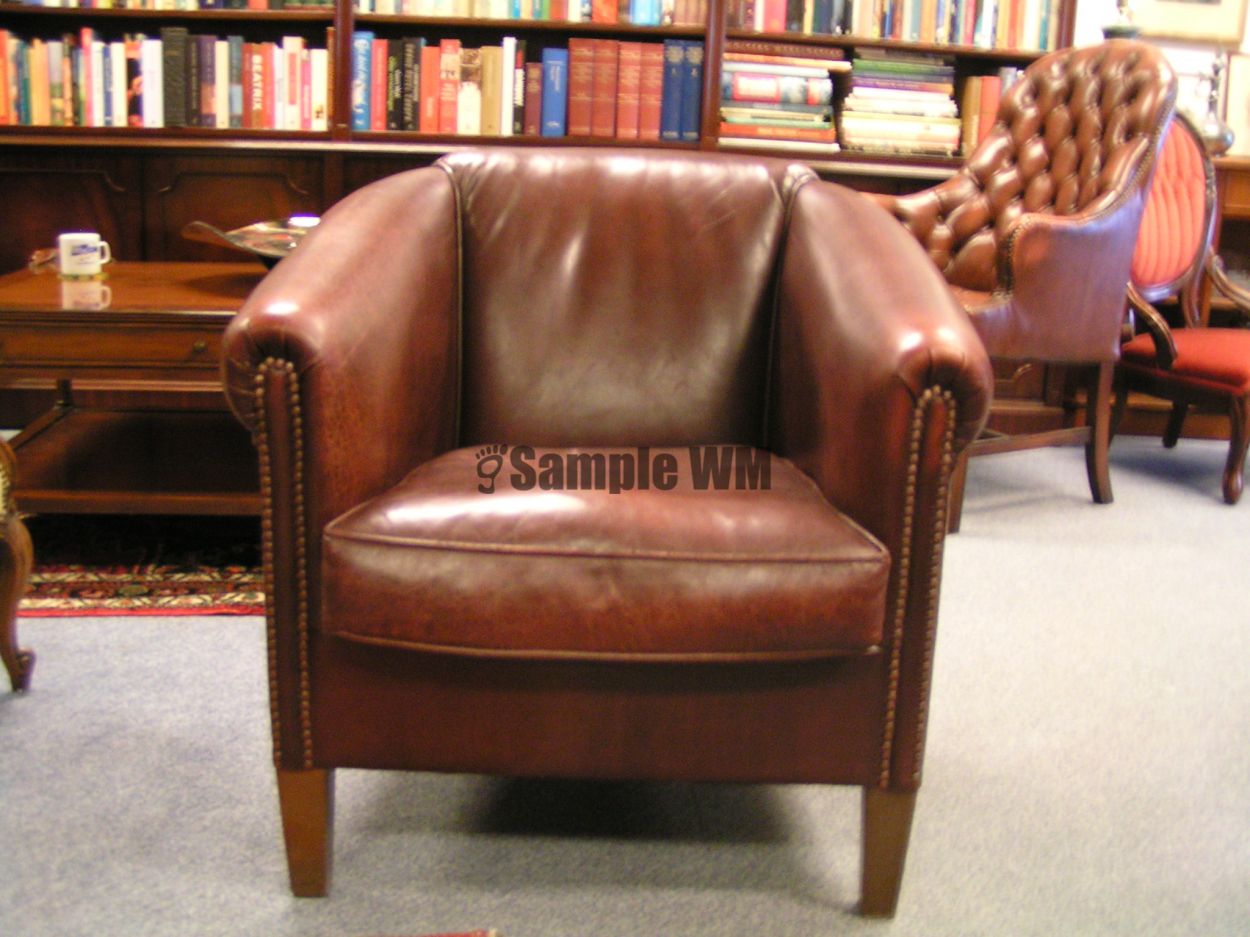 Verkocht artikelnr. 1600332 Schapenleren Club fauteuil, merk Muylaert.
Dit meubel is bekleed met schapenleer van de hoogste kwaliteit met de hand gepattineerd waardoor het een antieke effect verkrijgt.

Stoel is comfortabel en verkeert in zeer goede staat. Gebruikerssporen passend bij de leeftijd en gebruik.
In zeer goede staat.

Breed 76cm x H 77cm x zithoogte 48 cm x zitdiepte 52cm
Keywords: Schapenleren Club fauteuil
