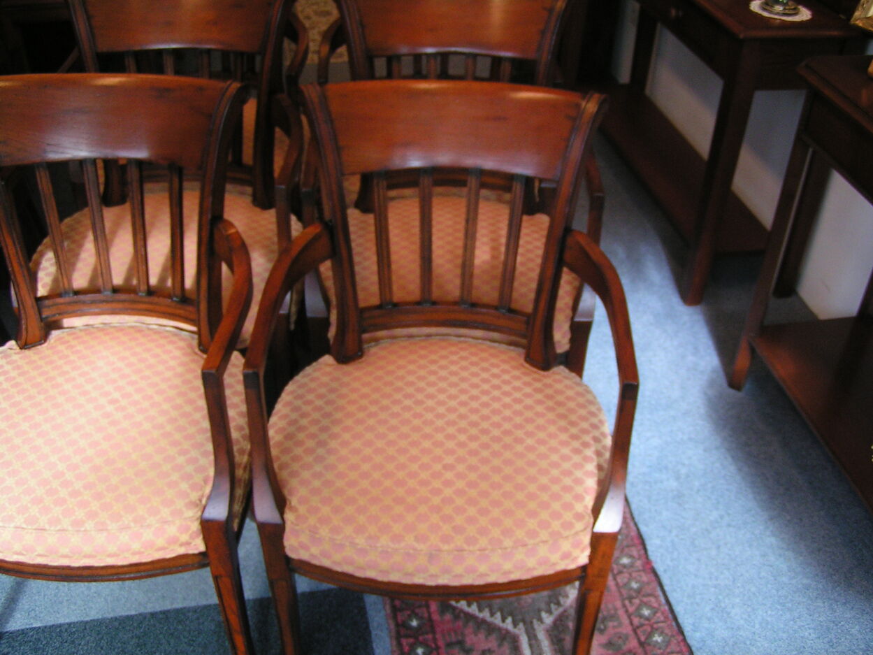 artikelnr. 1600856 Zes Schuitema Jugendstil Eetkamerstoelen massief Kersenhout: prijs op Aanvraag
 Zes Schuitema Jugendstil Eetkamerstoelen in uitmuntende staat! 
Stoelen zijn allemaal met armleuningen en van massief Kersenhout.
Keywords: Zes Schuitema Jugendstil Eetkamerstoelen