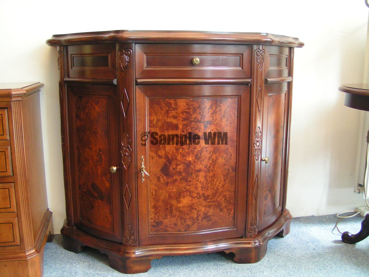 Verkocht artikelnr. 1600363 Penant Kastje Wortelnoten
afmetingen:

b: 1.03m x d: 41cm x h: 87cm - 

In nieuwstaat!
Keywords: Penant Kastjes Wortelnoten