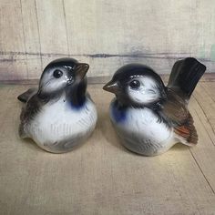 artikelnr. 1600240 Goebels Vogeltje Handgemaakt Porcelein: prijs 15 euro
10cm x 7cm

Vintage jaren '70

Puntgaaf!

Nog 1 exempaar over!!!
Keywords: Goebels Vogeltje Handgemaakt Porcelein