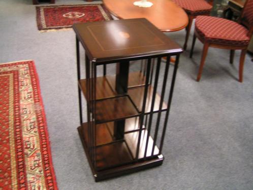 Verkocht artikelnr. 1600238 Klassieke mahoniehouten ingelegde Boekenmolens.
Intarsia ingelegd.

46 x 46 x Hoog: 82cm

In nieuwstaat!

 


Keywords: Klassieke mahoniehouten ingelegde Boekenmolen