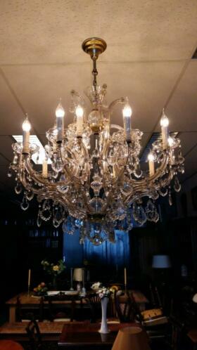 Verkocht artikelnr. 1503  Royale Grote Kristallen Kroonluchter.
met 15 gebogen armen en versierd met geslepen kristallen pegels
hoog: 90 cm zonder ketting
Breed 1 meter.
Professionel gereinigd en nieuwe lampen er in!
Kroonluchter is helemaal perfect.

Top exemplaar!
Keywords: Royale Grote Kristallen Kroonluchter