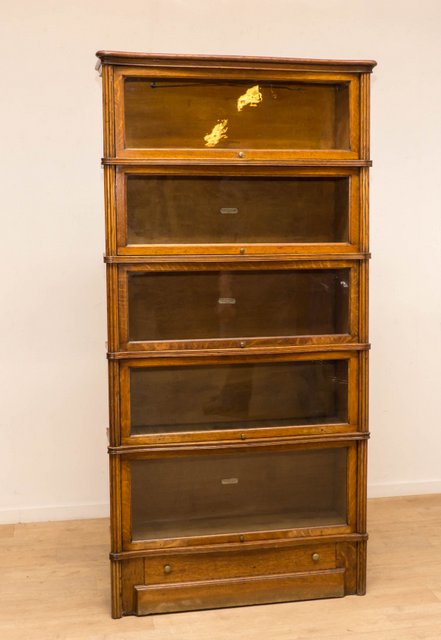 Verkocht artikelnr. 0160006 Globe Wernicke Antieke honing-Eiken StapelBoekenkast
onderste deel met lade, Engels Antiek Origineel, gemerkt.
unit van 5 delen.

h: 2.28m x b: 85cm x d: 43cm
Keywords: Globe Wernicke Antieke honing-Eiken StapelBoekenkast