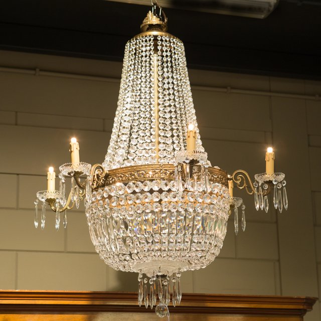 Verkocht artikelnr. 0160078 Zakkroonluchters Kristal Empire Model
diameter: 1.90m

zonder ketting 1 meter

Met verguld metalen monturen en zes armen
Keywords: Zakkroonluchters Kristal Empire Model