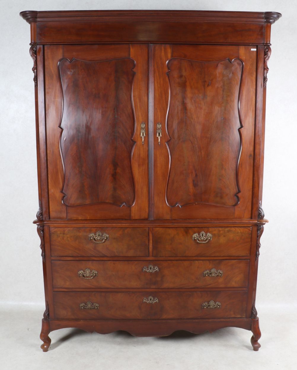 Verkocht artikelnr. 001112 Antiek Mahonie Kabinet Overgang Empire/Biedermeier.
Antiek mahoniehouten Vroeg Biedermeier Kabinet jaar 1820, in topstaat. 

Topstuk!

h 230 x 147 x d: 51cm
Keywords: Antiek Mahonie Kabinet Overgang Empire/Biedermeier