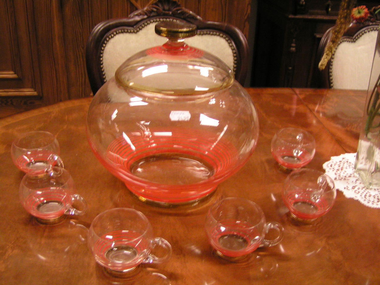 artikelnr. 00425 Bolset Jaren '60: prijs 24.50 euro
Bolset is compleet, rood gedecoreerd.
Keywords: bolset