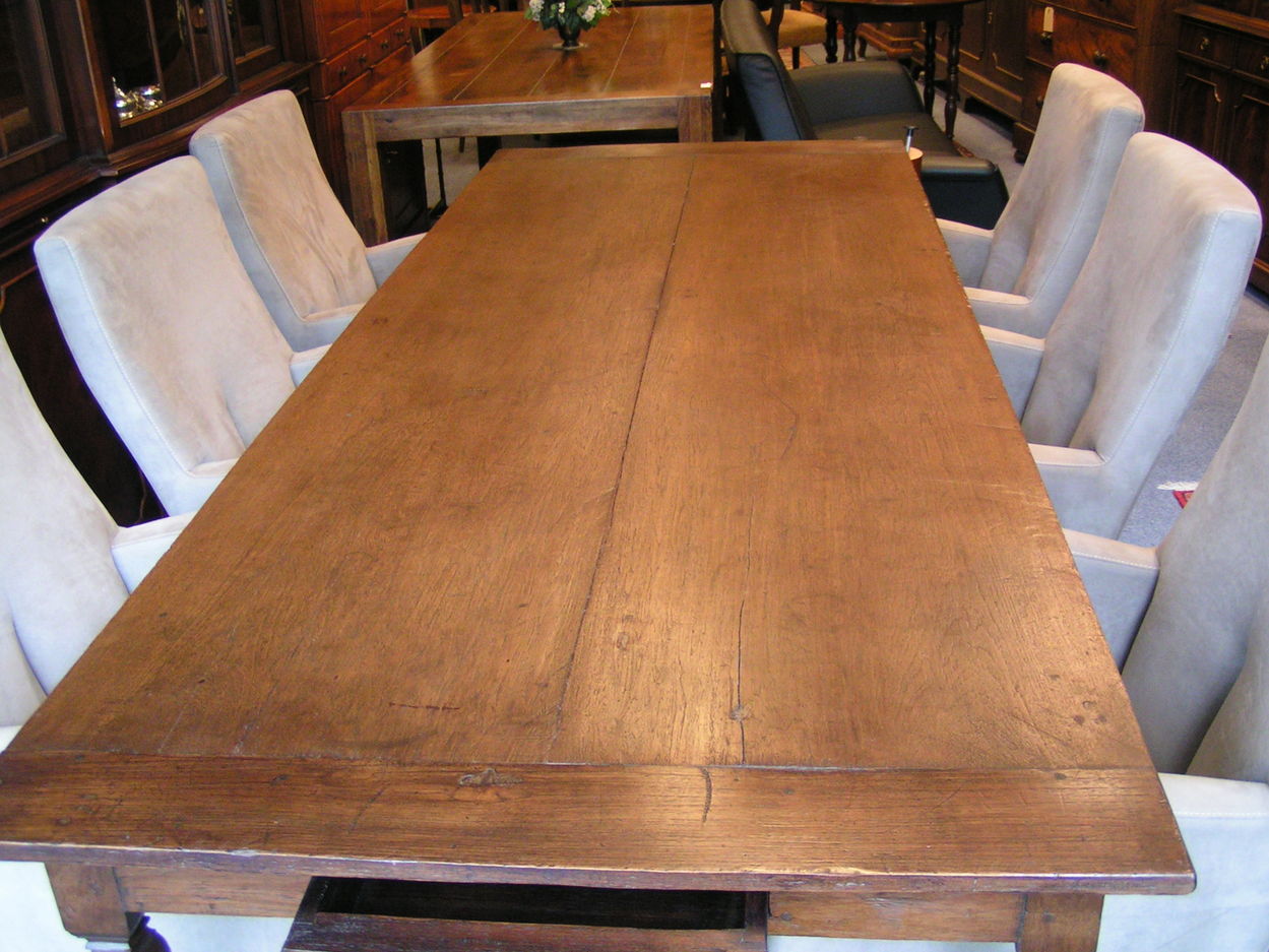 Verkocht artikelnr. 000542 Antieke Eiken Eettafel +/- 1840 (19e eeuw) 
L: 2.54m x B: 96cm x H: 77cm

Tafel in zeer goede staat, uniek exemplaar!

Met Factuur van 'Het Raaymakers Antiek & Interieur te Milheeze van 19 juni 2012: toenmalige prijs 2750 euro voor deze antiek tafel.
Keywords: Antieke Eiken Eettafel +/- 1840 (19e eeuw)