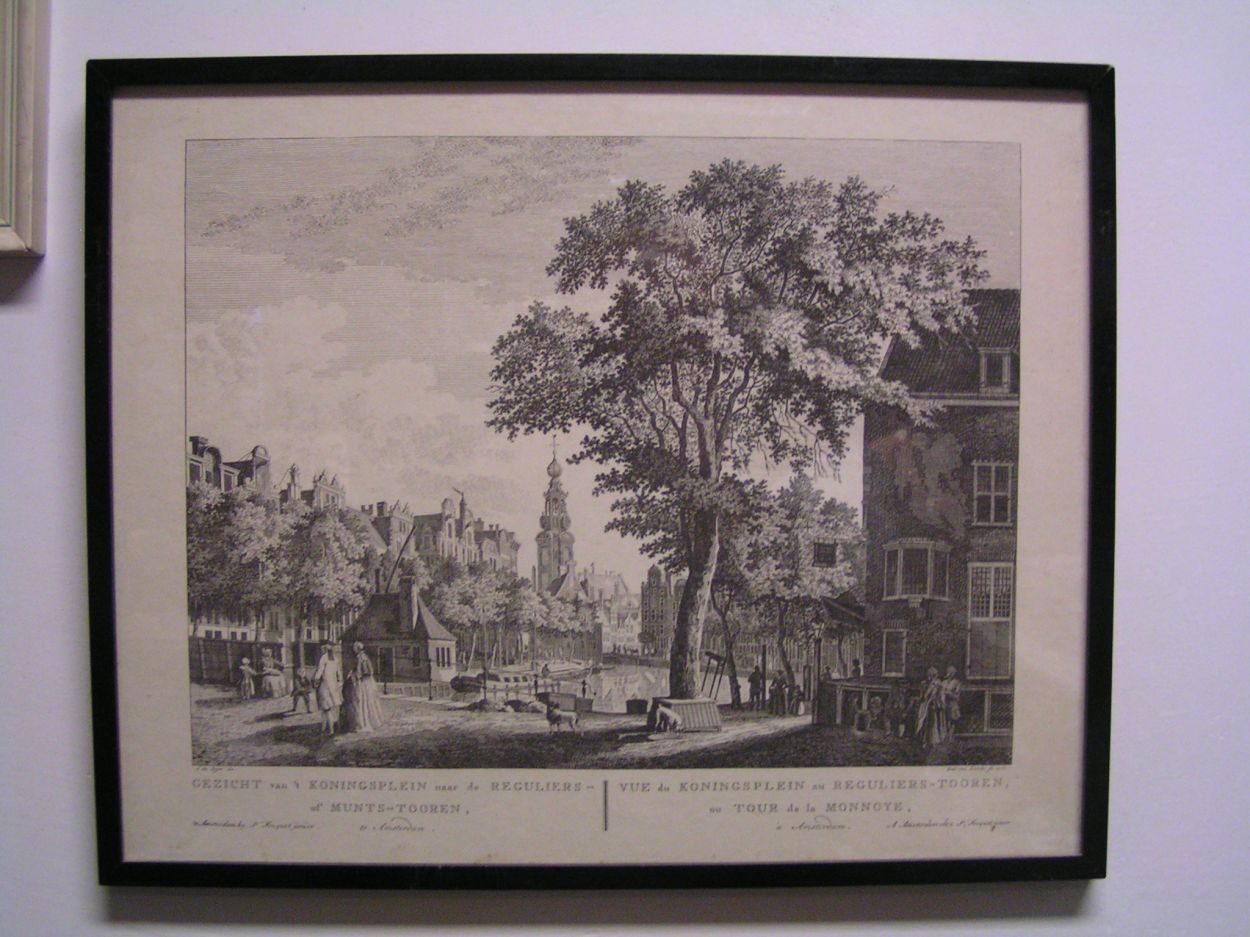 artikelnr. 0160095 Gravure Stadsgezicht A'dam: prijs 75 euro
Gezicht van 't Koningsplein naar de Regulier- of Munts-Tooren

ou Tour de la Monnoye

A Amsterdam chez P. Fouquet junior gesigneerd
Keywords: Gravure Stadsgezicht A'dam