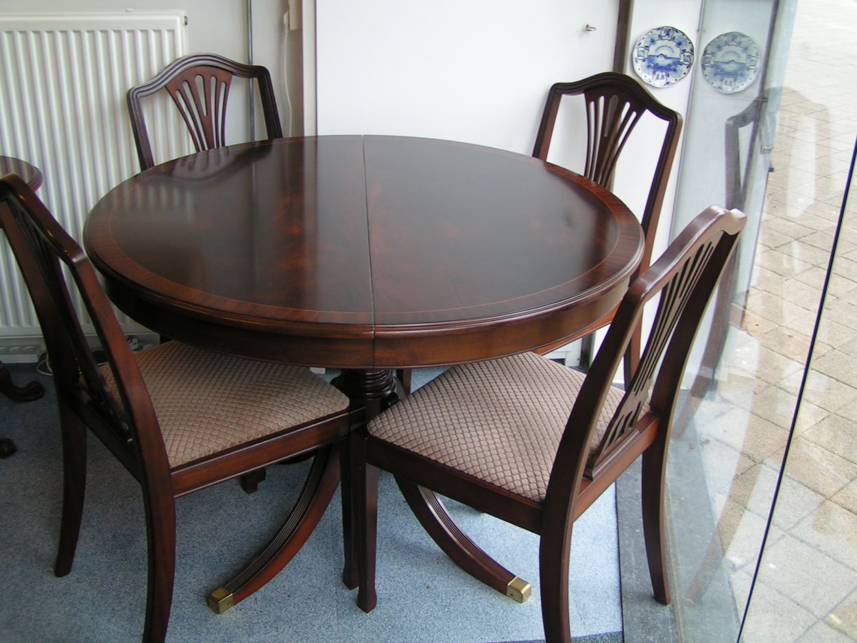 Verkocht 00160230 Heldense Exclusive Mahonie Eetkamertafel
Diameter: 1.10m x uitschuifbaar geschikt voor 6 personen.
Tussenblad: 45cm

Tafel is gloednieuw, gisteren uit de fabriek.

evt. met 4 bijpassende stoelen.
Keywords: Heldense Exclusive Mahonie Eetkamertafel