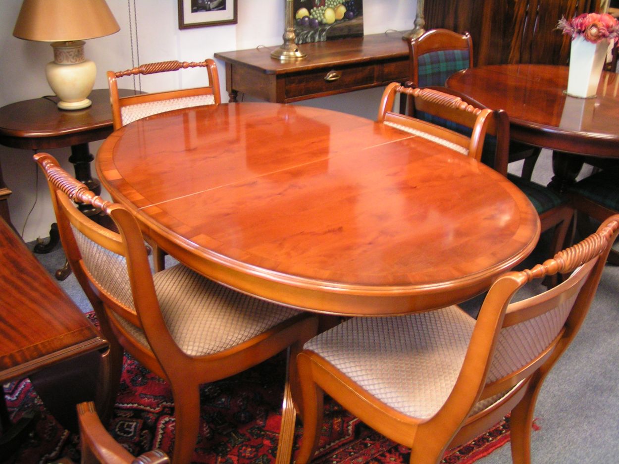 Verkocht artikelnr. 1600117 Heldense Uitschuifbare Ovale Taxus Eetkamertafel met stoelen
in nieuwstaat.

L: 1.35m x B: 95cm x uitschuifbaar 45cm

Taxus intarsia ingelegd.

met diverse setjes luxe stoelen in alle soorten en maten.
Keywords: Heldense Uitschuifbare Ovale Taxus Eetkamertafel met stoelen