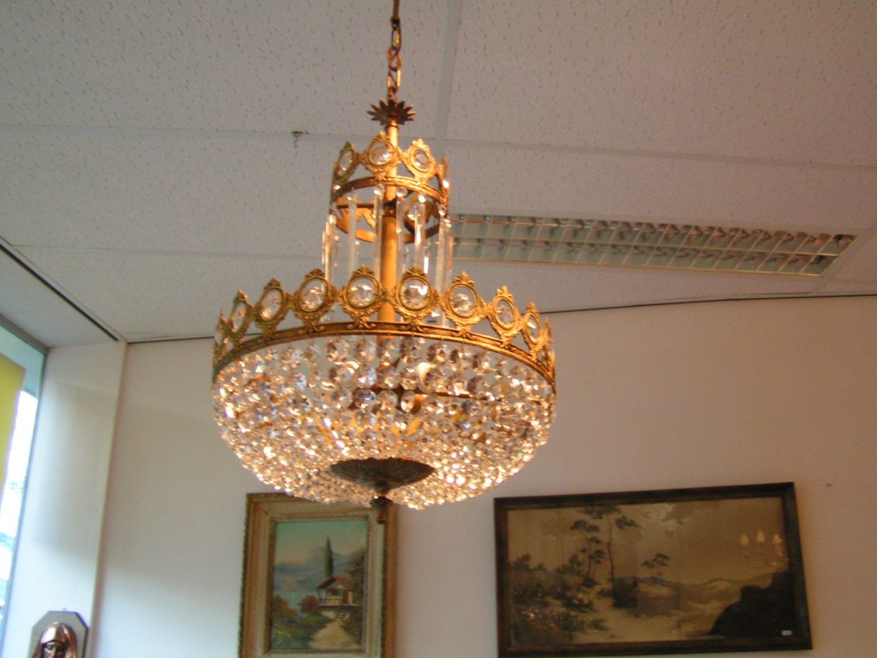 Verkocht artikelnr. 00739 Empire Antieke Kroonluchter 4 lampen
in perfecte staat.
doorsnede 50cm, zonder ketting 70cm hoog.
Keywords: Empire Antieke Kroonluchter 4 lampen