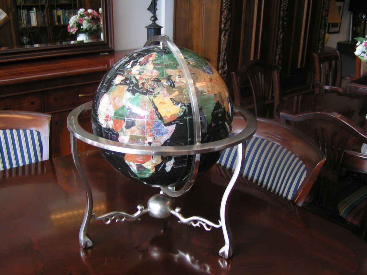 Verkocht artikelnr. 1600215: Wereldbol/Globe Lapis Lazuli Edelstenen,
Wereldbol: Lapis Lazuli
Meridianen: Goud
Boog: Zes maanden werk
Gemaakt in China

Uniek en zeer zeldzaam handgemaakt product van zeer hoge kwaliteit.
Keywords: Wereldbol/Globe Lapis Lazuli Edelstenen