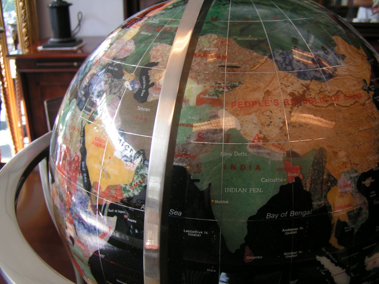 Verkocht artikelnr. 1600215: Wereldbol/Globe Lapis Lazuli Edelstenen
Wereldbol: Lapis Lazuli
Meridianen: Goud
Boog: Zes maanden werk
Gemaakt in China

Uniek en zeer zeldzaam handgemaakt product van zeer hoge kwaliteit.
Keywords: Wereldbol/Globe Lapis Lazuli Edelstenen