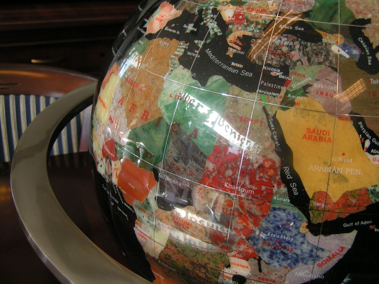 Verkocht artikelnr. 1600215: Wereldbol/Globe Lapis Lazuli Edelstenen,
Wereldbol: Lapis Lazuli
Meridianen: Goud
Boog: Zes maanden werk
Gemaakt in China

Uniek en zeer zeldzaam handgemaakt product van zeer hoge kwaliteit.
Keywords: Wereldbol/Globe Lapis Lazuli Edelstenen