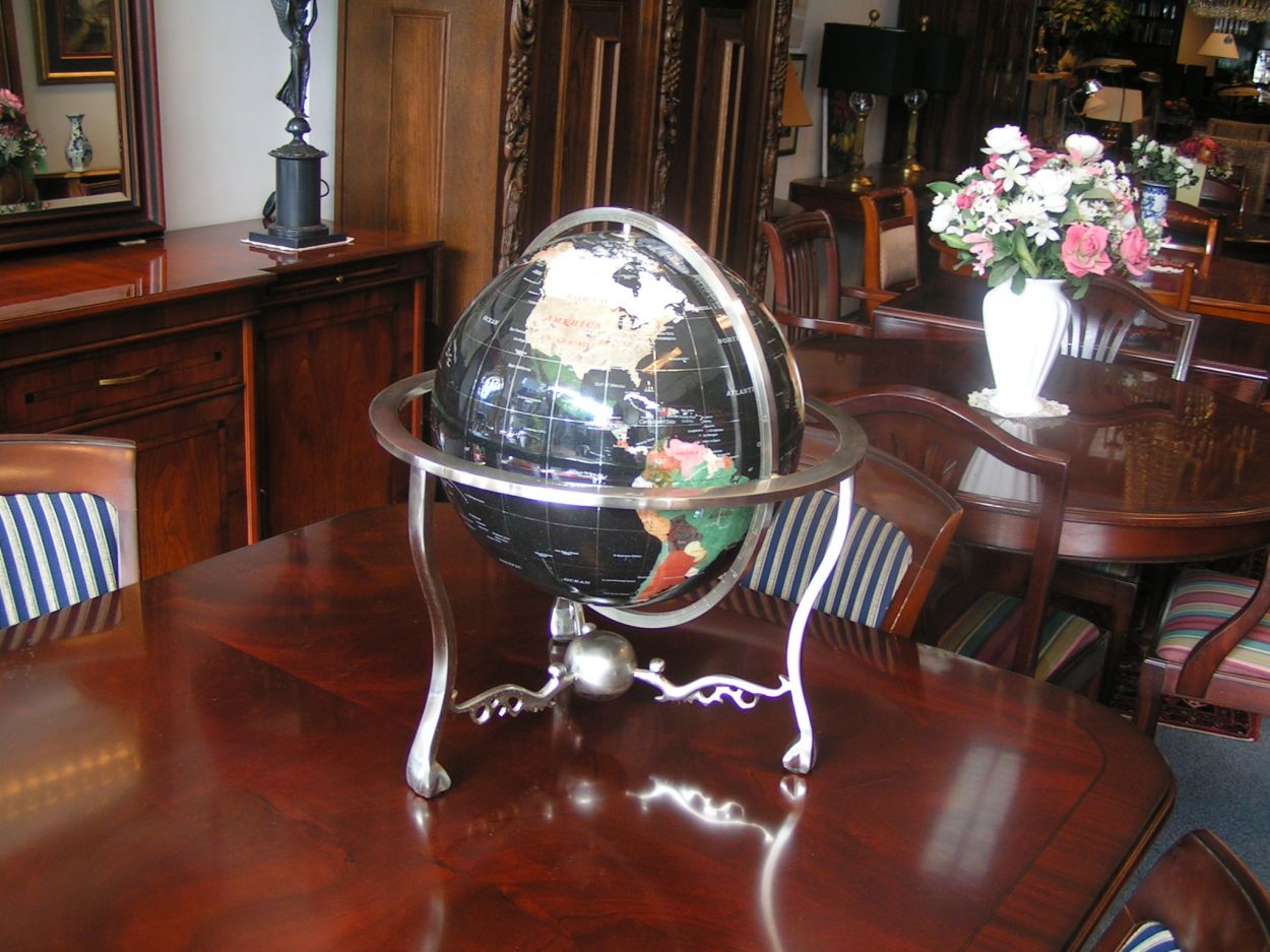 Verkocht artikelnr. 1600215: Wereldbol/Globe Lapis Lazuli Edelstenen
Wereldbol: Lapis Lazuli
Meridianen: Goud
Boog: Zes maanden werk
Gemaakt in China

Uniek en zeer zeldzaam handgemaakt product van zeer hoge kwaliteit.
Keywords: Wereldbol/Globe Lapis Lazuli Edelstenen