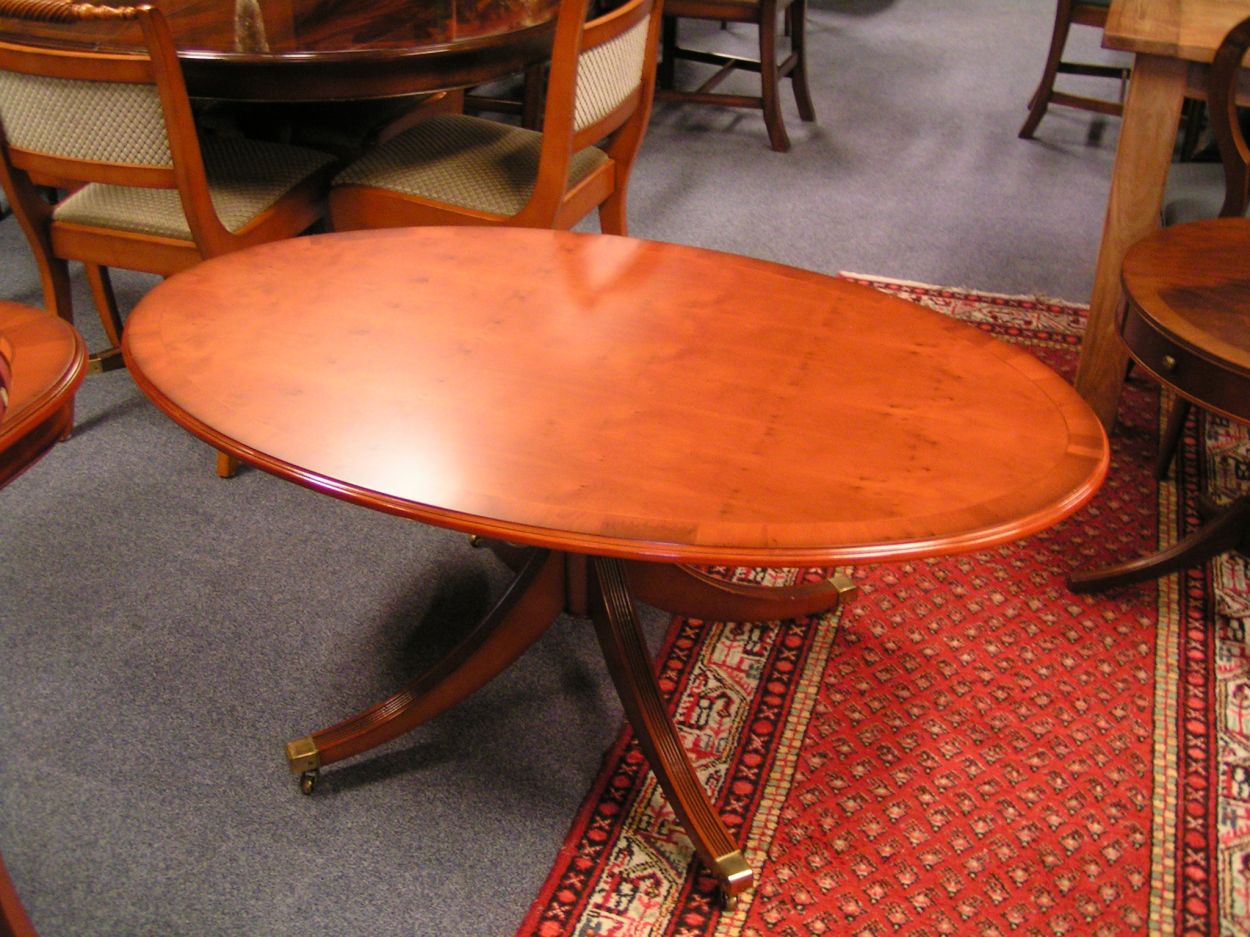 Verkocht artikelnr. 1600206 Heldense Exclusive Taxus Salontafel.
Puntgaaf, in nieuwstaat, op messingwielen en intarsia ingelegd.

L: 1.30m x B: 75cm x H: 57cm

Keywords: Heldense Exclusive Taxus Salontafel