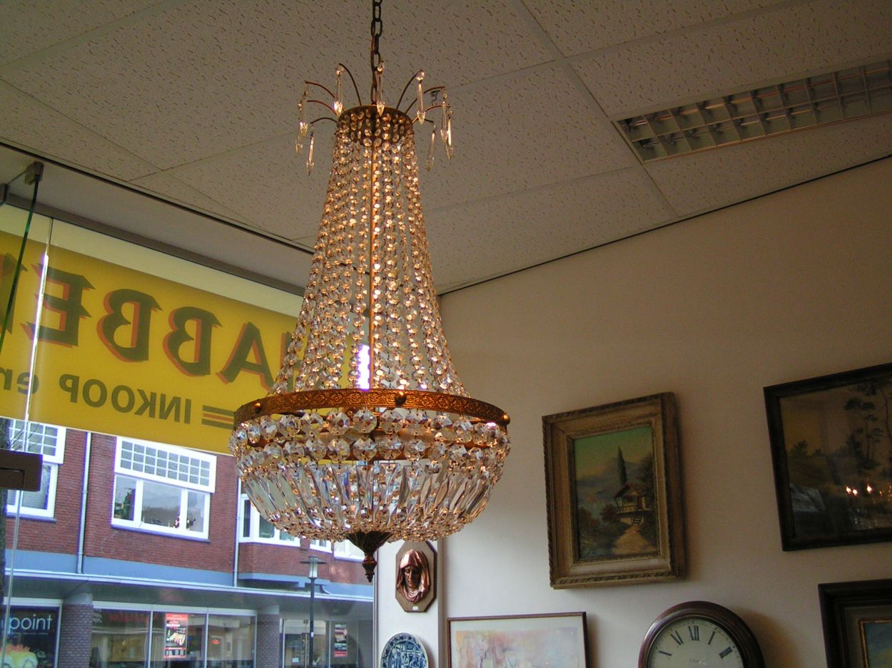 Verkocht artikelnr. 00744 Zakkroonluchter Empire
in perfecte staat

80cm zonder ketting, breedte 50cm
Keywords: Zakkroonluchter Empire