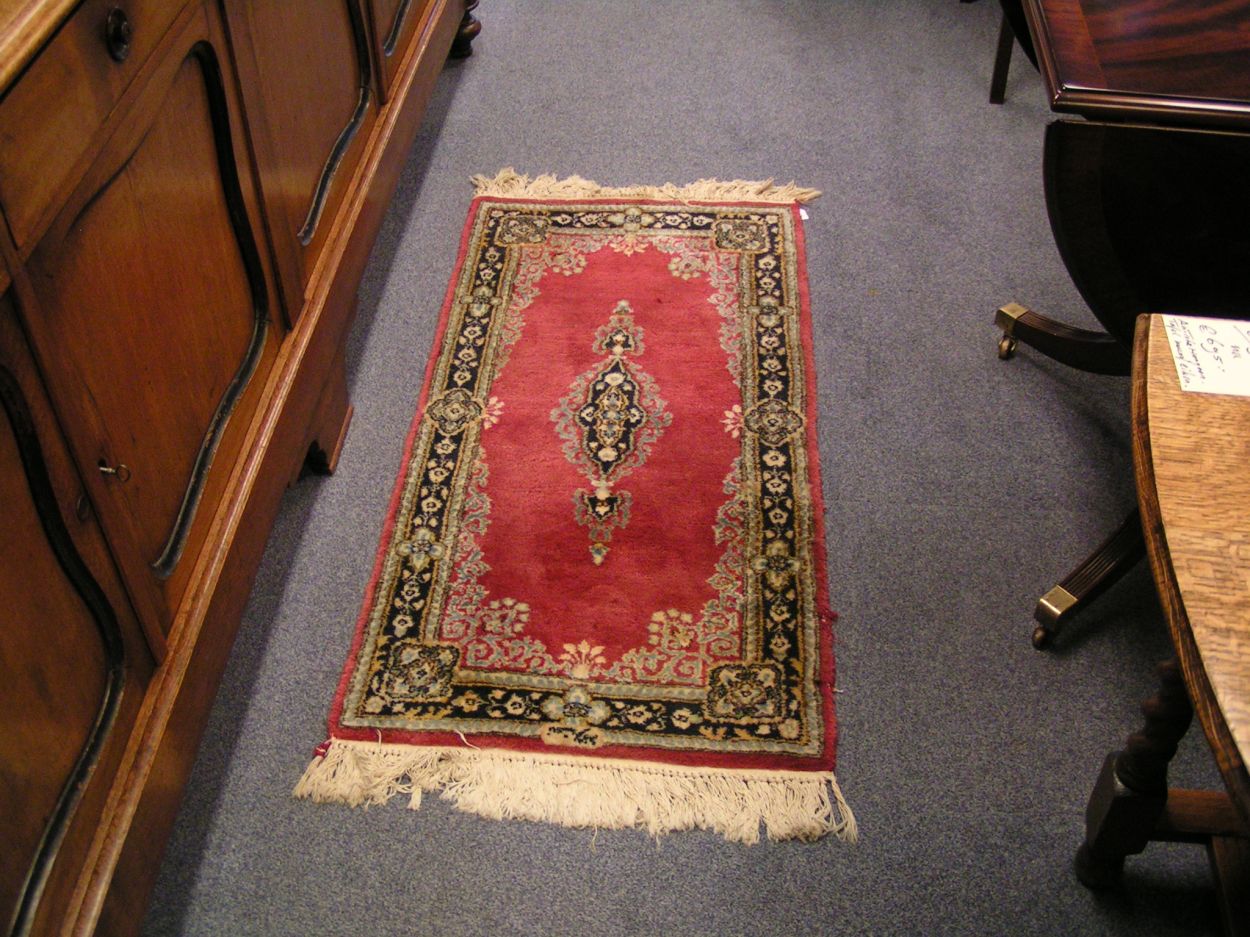 artikelnr. 00790 Perzisch Handgeknoopt Tapijten: prijs 69 euro
 1.20m x 60cm prijs 69 euro
Keywords: Perzisch Handgeknoopt Tapijten