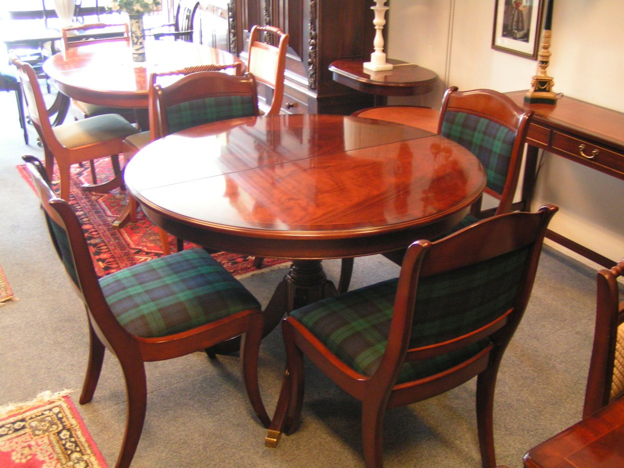 Verkocht 201916 Heldense Exclusive Mahonie Eetkamertafel met 4 stoelen
Diameter: 1.10m x uitschuifbaar geschikt voor 6 personen.
Tussenblad: 45cm

Tafel is gloednieuw, gisteren uit de fabriek.

Intarsia ingelegd.

evt. met 4 bijpassende stoelen eveneens gloednieuw.

Meerdere exemplaren op voorraad naar keuze.
Keywords: Heldense Exclusive Mahonie Eetkamertafel met 4 stoelen