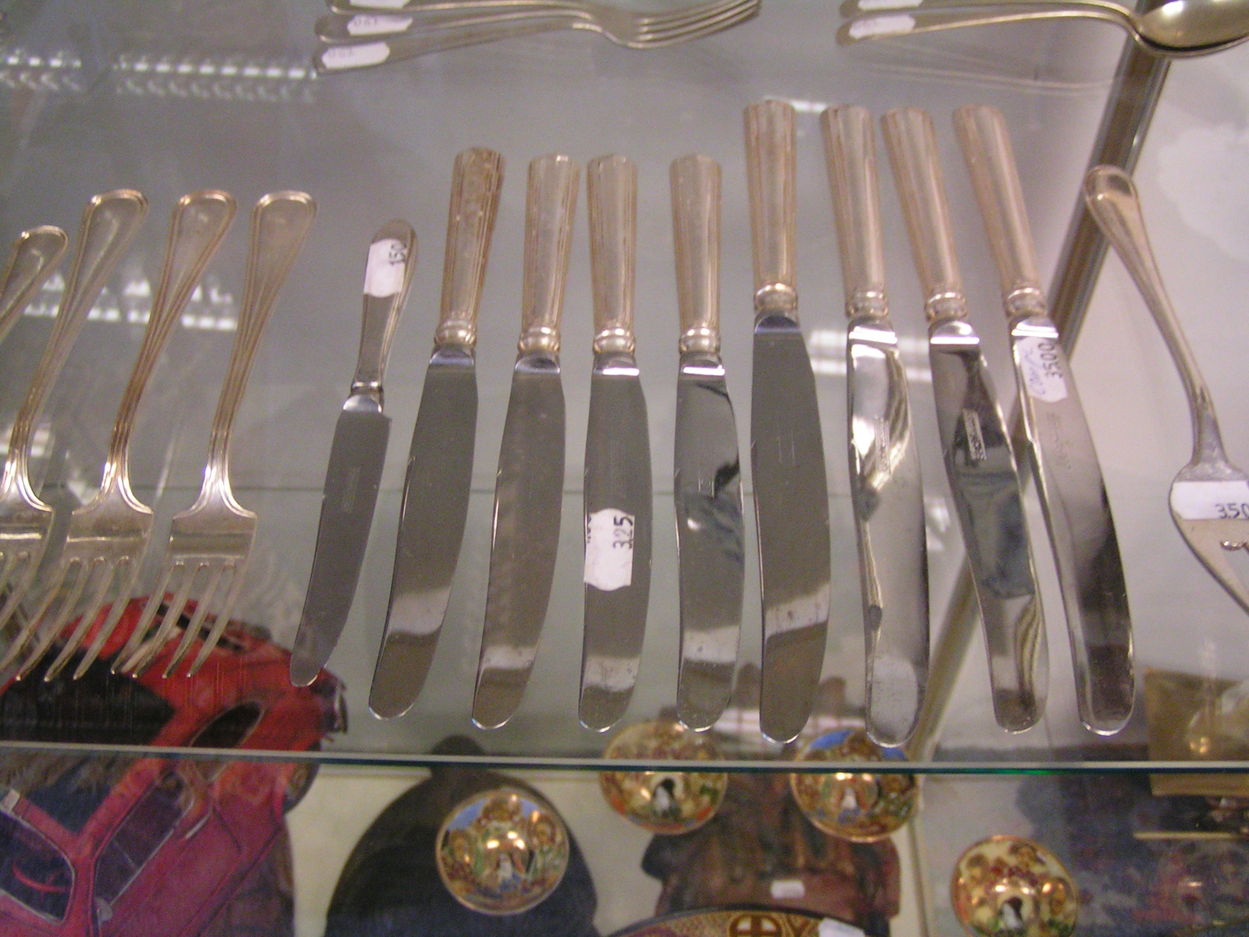 artikelnr. 00258 Verzilverde Vorken & Messen: prijs 35 euro
verzilverd bestek: 90 microgram zilver
Keywords: 90 microgram zilver vorken messen verzilverd